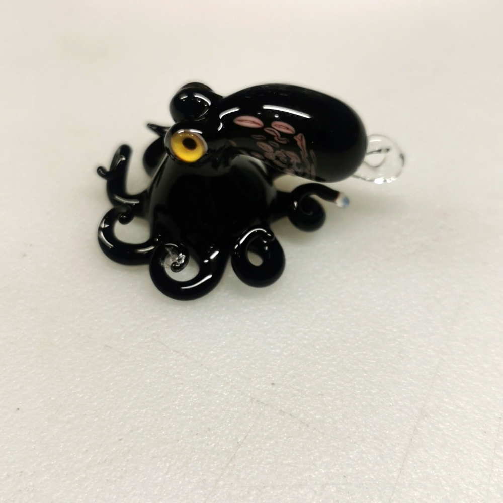 Black and purple glass octopus pendant - Picture 2 of 4